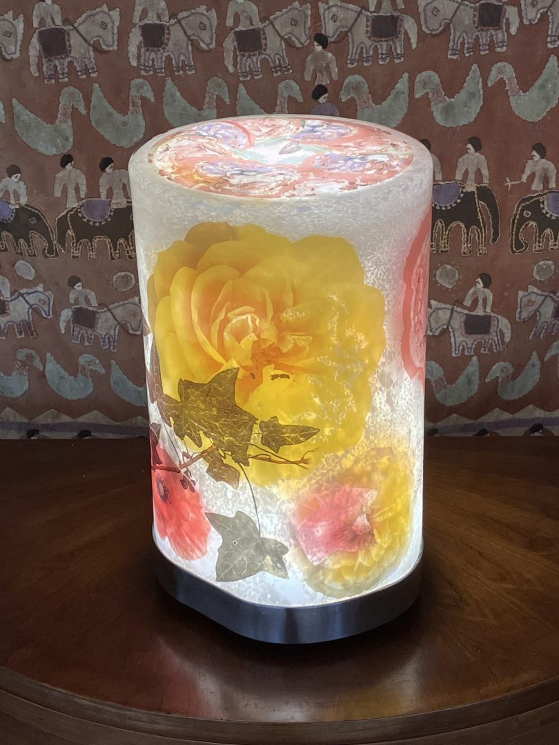 Veilleuse Totem Florale Rose Socle Inox 2 Veilleuse Totem Florale Rose Socle Inox – Image 2