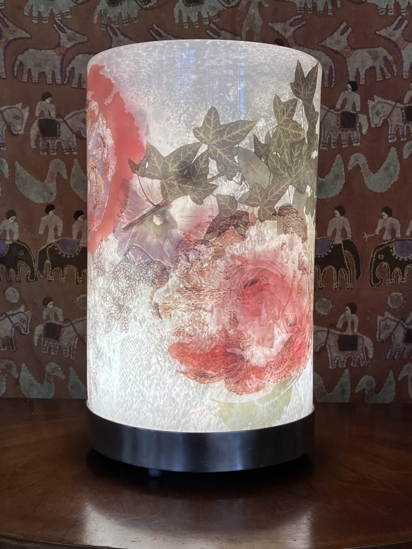 Veilleuse Totem Florale Rose Socle Inox 4 Veilleuse Totem Florale Rose Socle Inox – Image 4