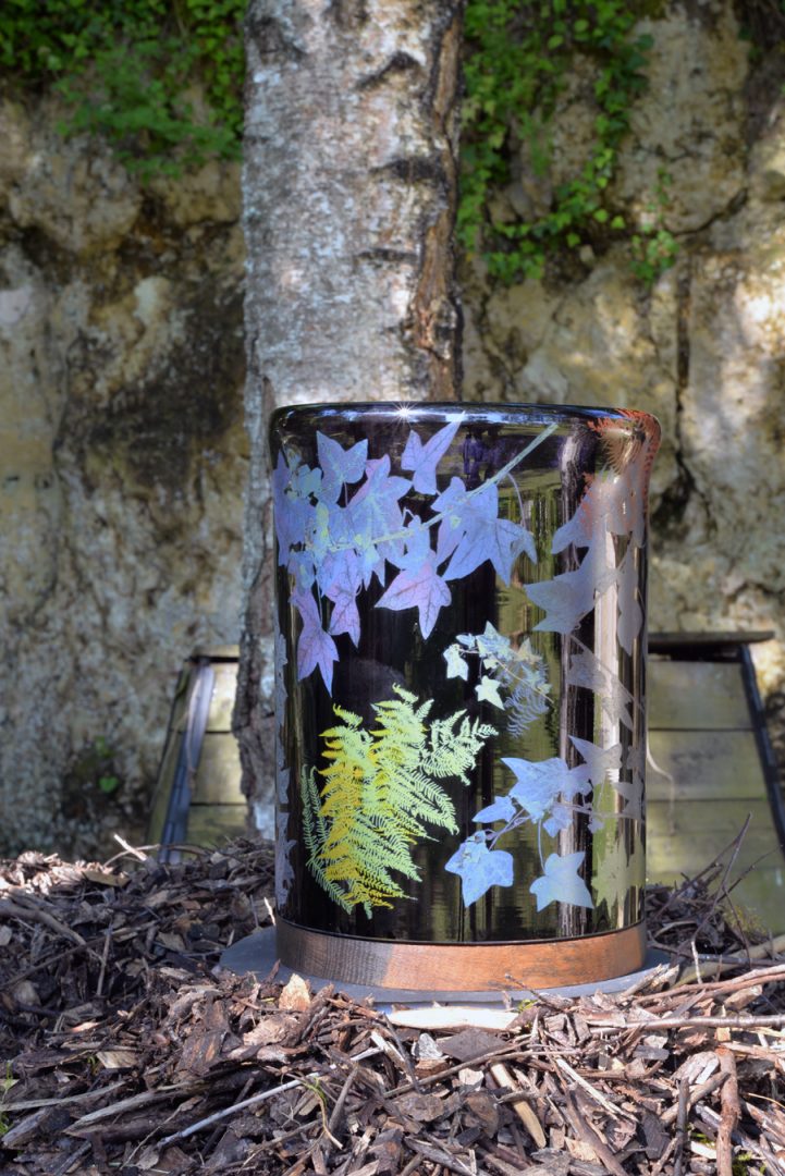 Veilleuse totem Fougères Délicates – Verre Soufflé LED 3 Veilleuse totem Fougères Délicates – Verre Soufflé LED – Image 3