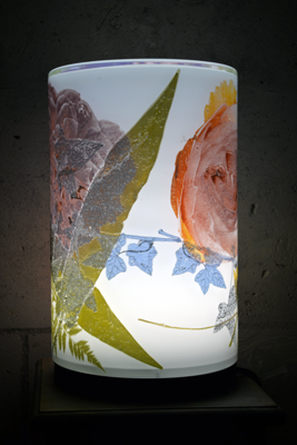 Veilleuse totem Fougères & Rose – Verre Soufflé LED 6 Veilleuse totem Fougères & Rose – Verre Soufflé LED – Image 6