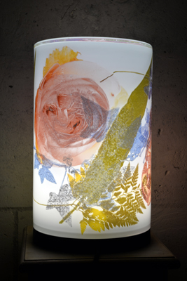 Veilleuse totem Fougères & Rose – Verre Soufflé LED 8 Veilleuse totem Fougères & Rose – Verre Soufflé LED – Image 8