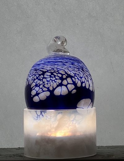 02 jerome ghesquiere photographie soufflee artisan verre boule de noel bleu