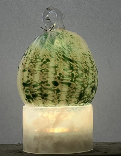 02jerome ghesquiere photographie soufflee artisan art souffleur verre artiste boule de noel vert